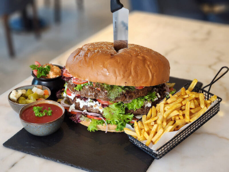 ROYAL SPICE THE GIANT BURGER
